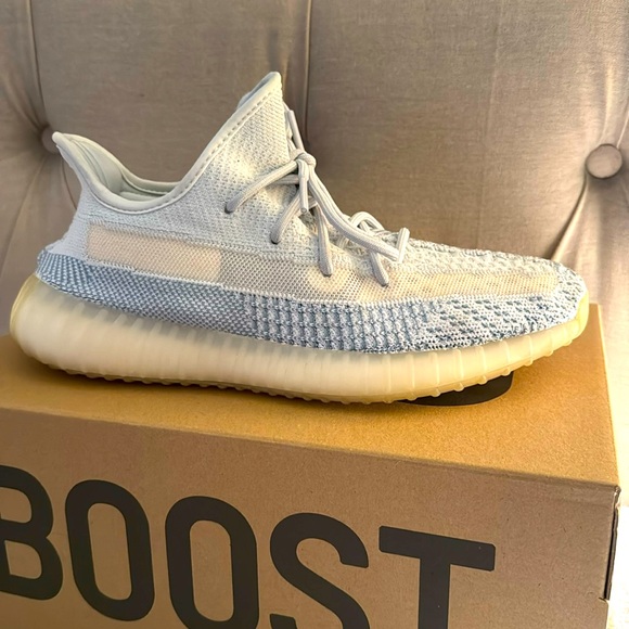 Yeezy Boost 350 V2 - Picture 4 of 9
